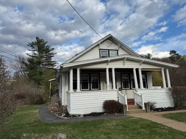 5 Salem St, Spencer, MA 01562