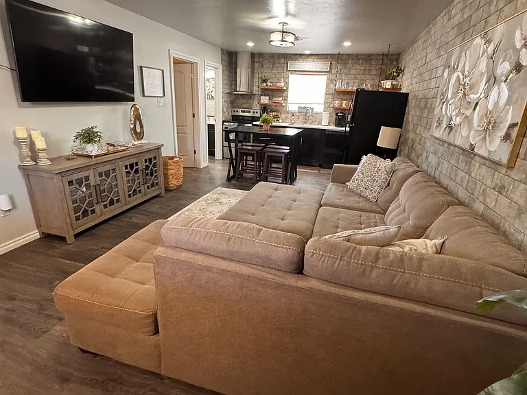 1207 W Gore Blvd #18 — Photo 2