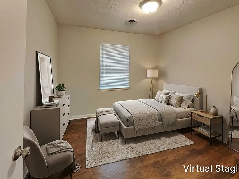 4734 Bradford Dr — Photo 3
