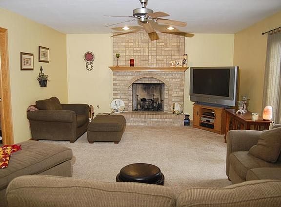 4th image of 421 Deanna Dr