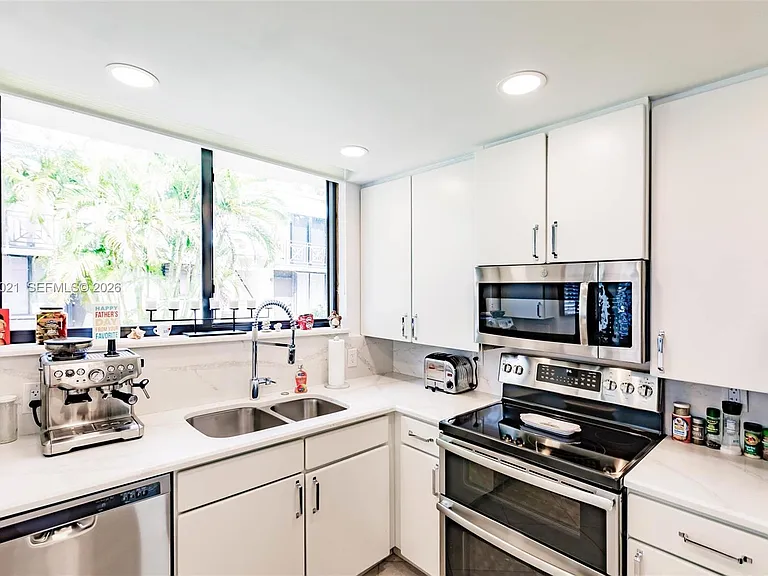 1586 S Ocean Ln #125 — Photo 7