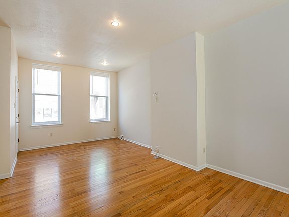 4th image of 1136 Mount Vernon St #A