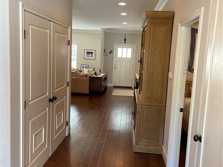4470 Stansbury Ave — Photo 37