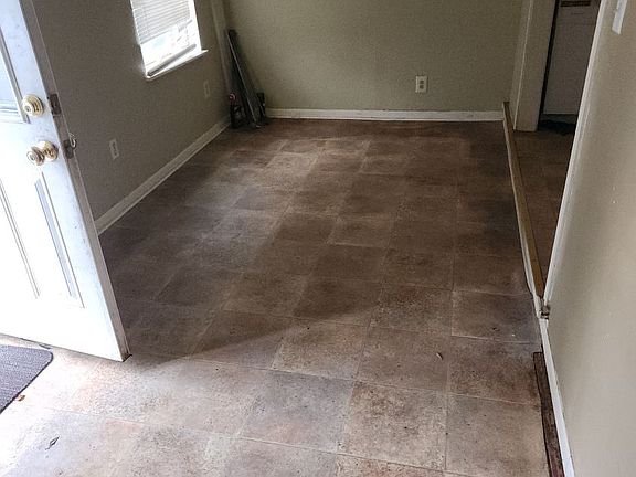 4th image of 510 Dunnam Ave