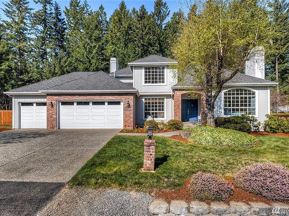 Marvelous new listing in coveted Lake Winterwood, just minutes outside Covington.  Be sure and watch the video, as it'll show you much more detail of this gorgeous new listing! New roof in 2019, newer garage doors and exterior paint too!