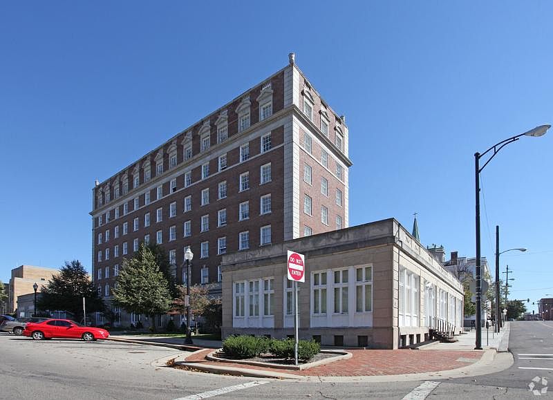 1st image of 10 S Monument Ave