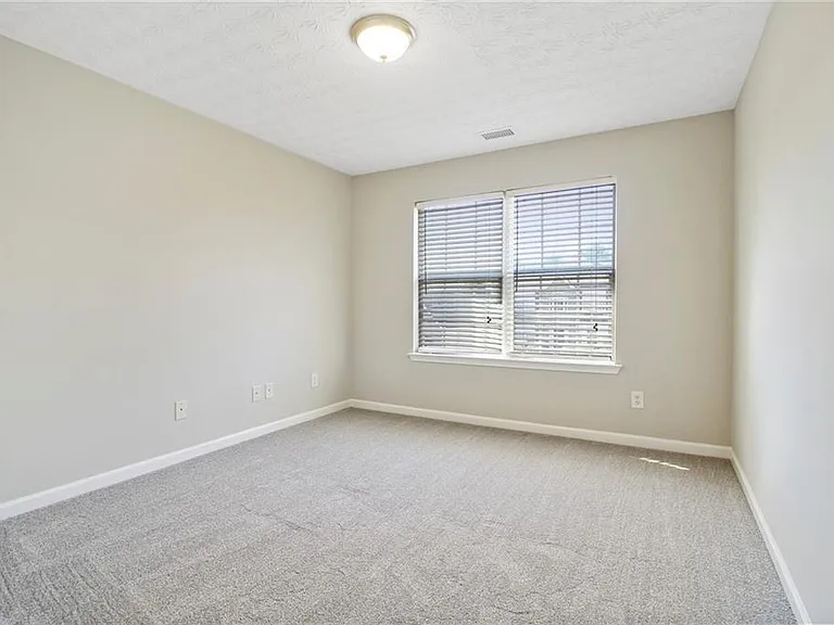 4001 Oak Crossing Dr — Photo 18