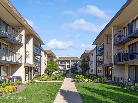 2nd image of 6565 N Harlem Ave APT 3N