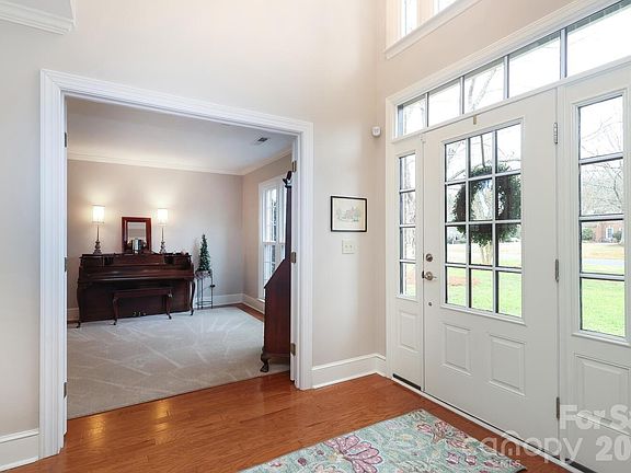 3rd image of 6128 Greystone Dr