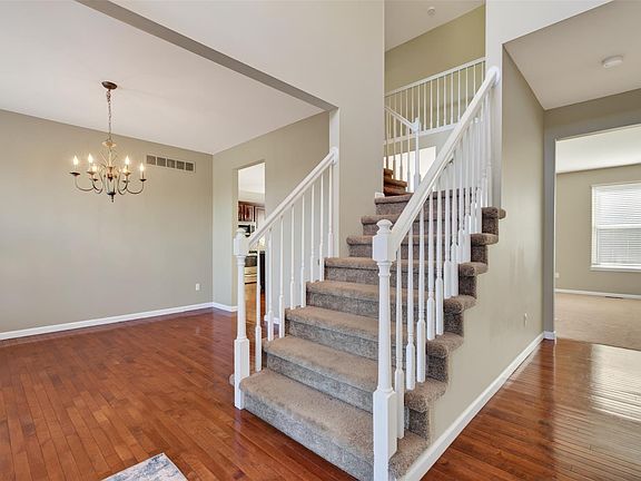 5th image of 699 Bay Pointe Dr