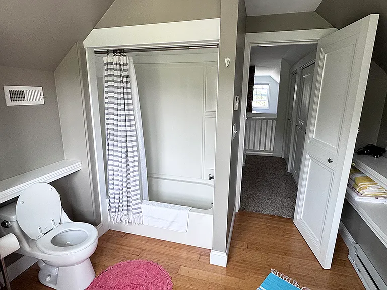 upper floor bathroom