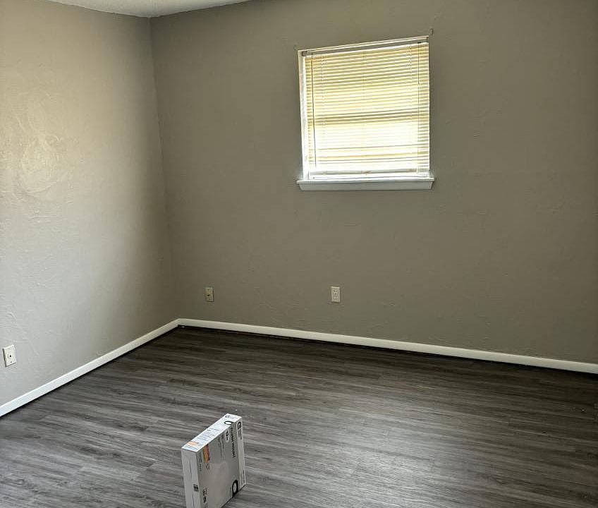 1st image of 141 E Jarman Dr