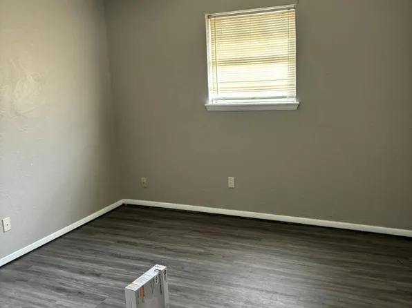 141 E Jarman Dr, Midwest City, OK 73110