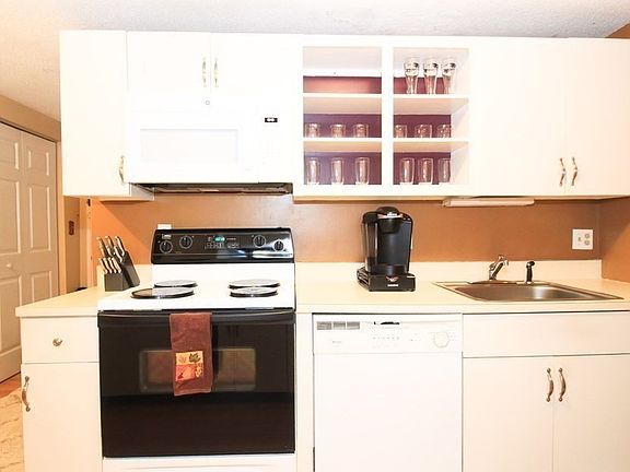 4th image of 96 Old Colony Ave #104
