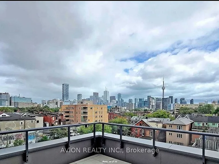 297 College St #1015 — Photo 15