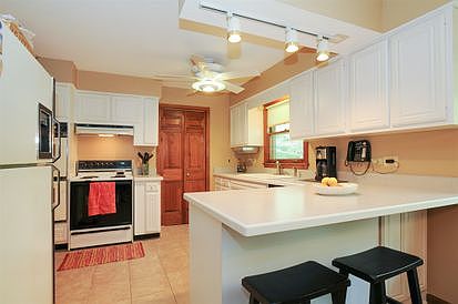 3rd image of 1121 Heather Hill Cres