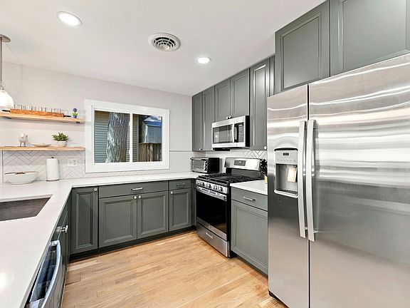 4th image of 10790 Stoney Point Dr