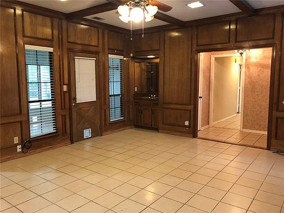 5th image of 2422 Riverview Dr