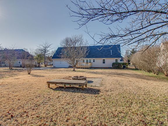 5th image of 3021 Miles Dr