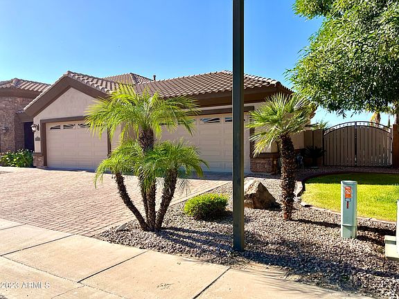 4th image of 843 W ARMSTRONG Way