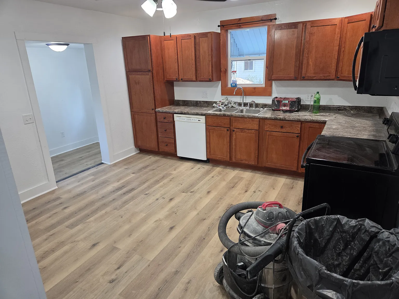 3 bed, 1200 sqft, $1,600 — Photo 2