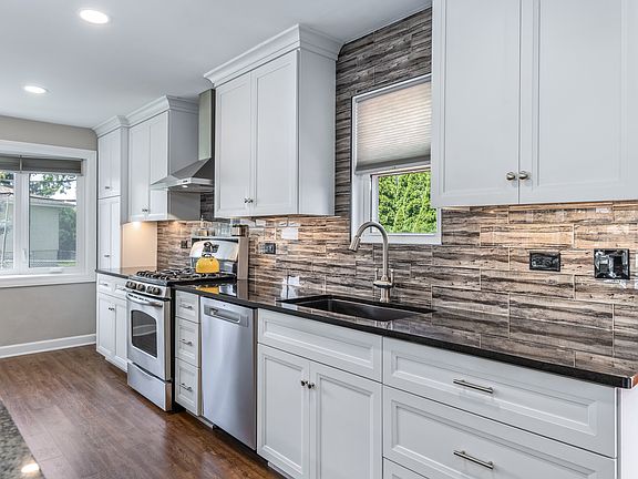 4th image of 2422 Chippewa Ct