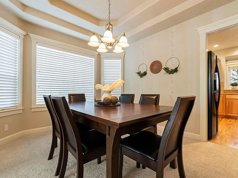 2516 E Alpomado Ct — Photo 9