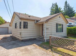 2153 17th St, North Bend, OR 97459