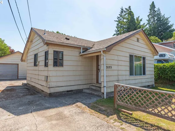 2153 17th St, North Bend, OR 97459