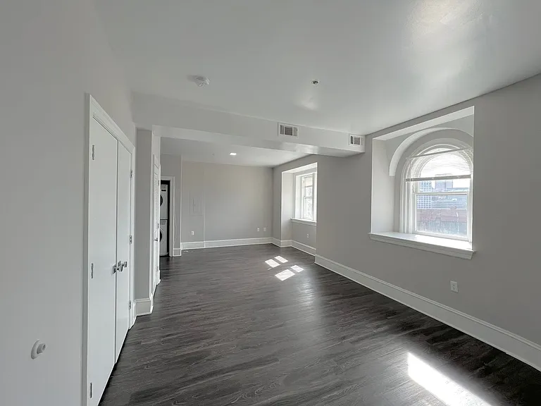 306 W Franklin — Photo 46