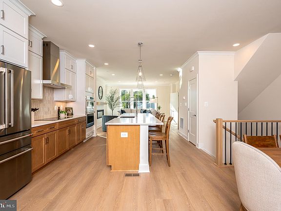 3rd image of 110 Allen Ln