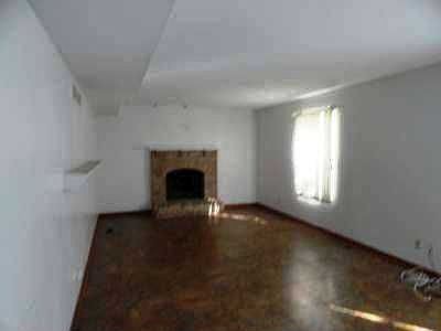 5th image of 160 W Woodbury Dr