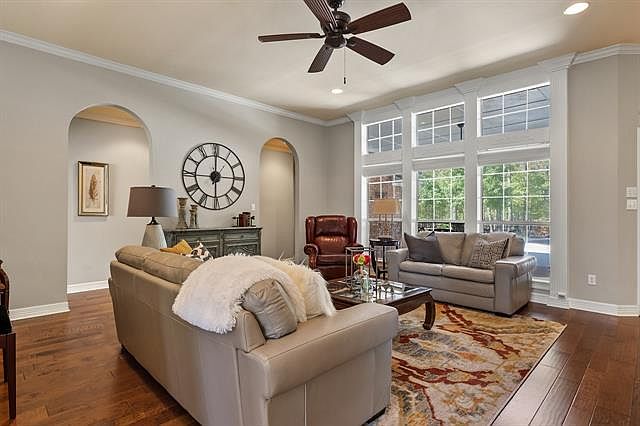 1st image of 17950 Forest Glen Cir