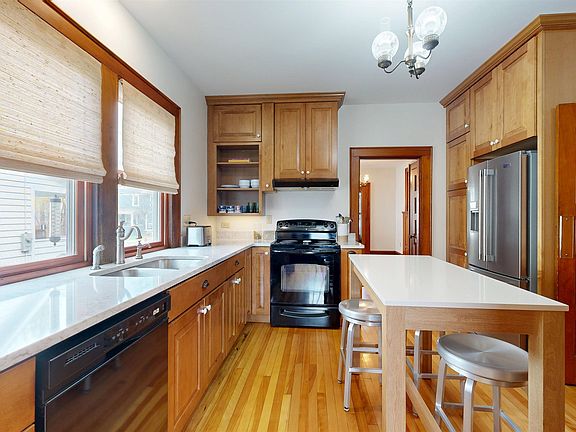 3rd image of 25 University Terrace