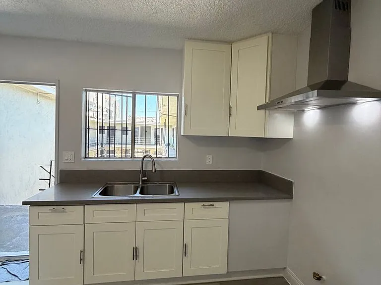8100 S Western Ave — Photo 3