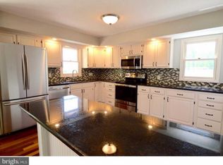 898 W Malaga Rd, Williamstown, NJ 08094