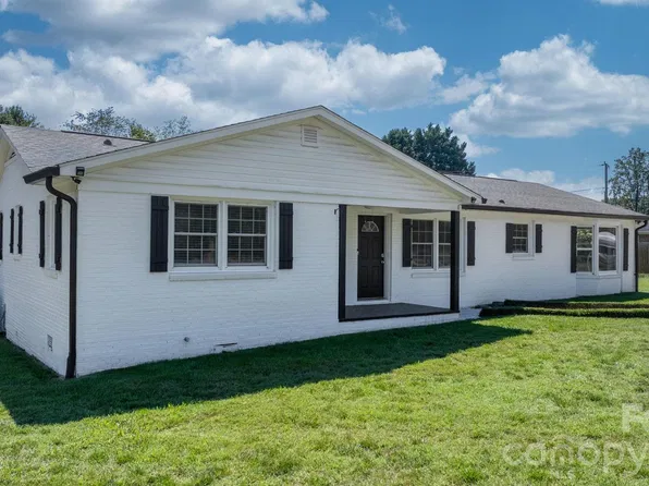 5795 Valley Field Rd, Hickory, NC 28602