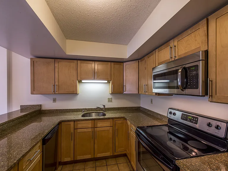 Davenport Apartments — Photo 18