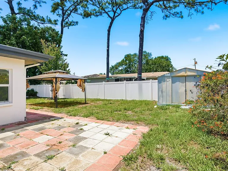 1290 Michigan Blvd — Photo 33