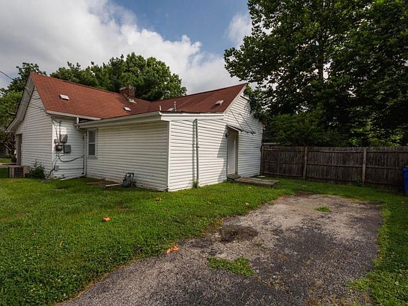 2nd image of 2100 Oleander Dr
