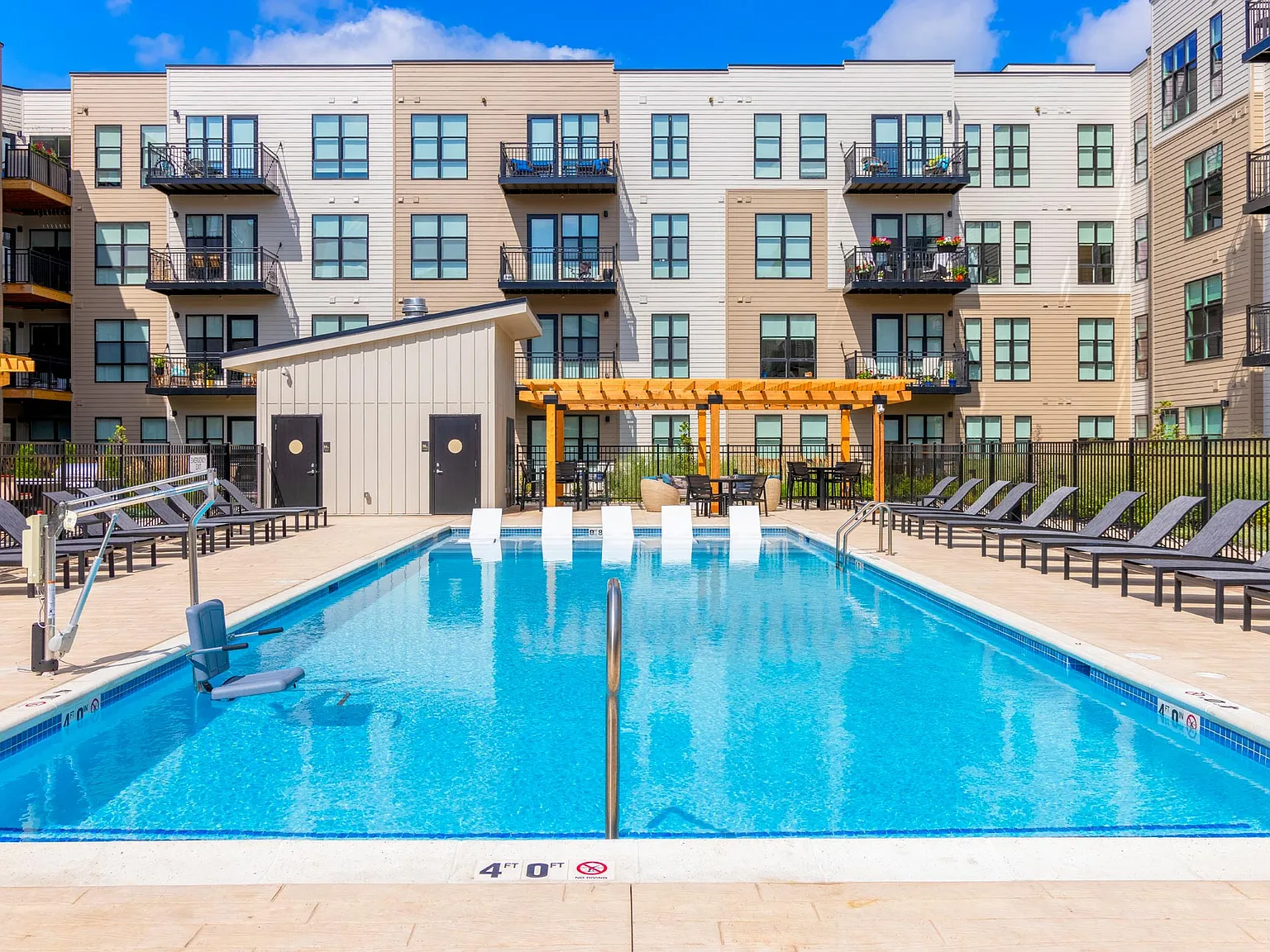The George Apartments — Photo 3