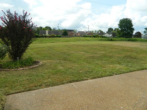 3rd image of 130 Oak Leaf Dr