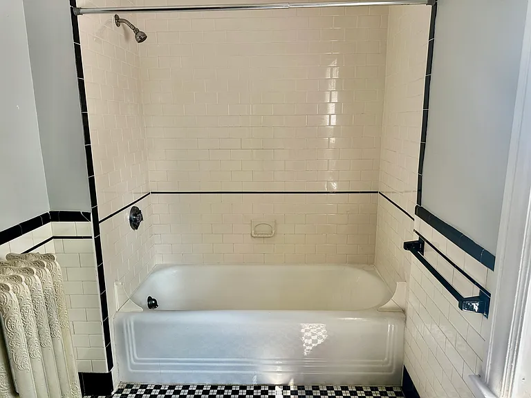465 Auburn St #1 — Photo 12