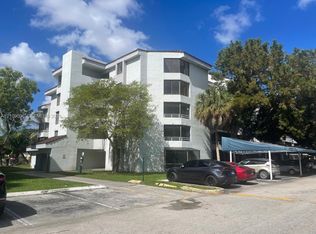 Verabella Falls Condomini, Miami, FL 33193