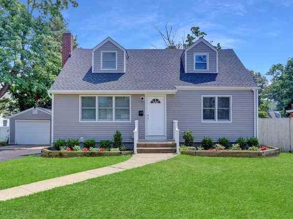 190 W 21st Street, Huntington Station, NY 11746