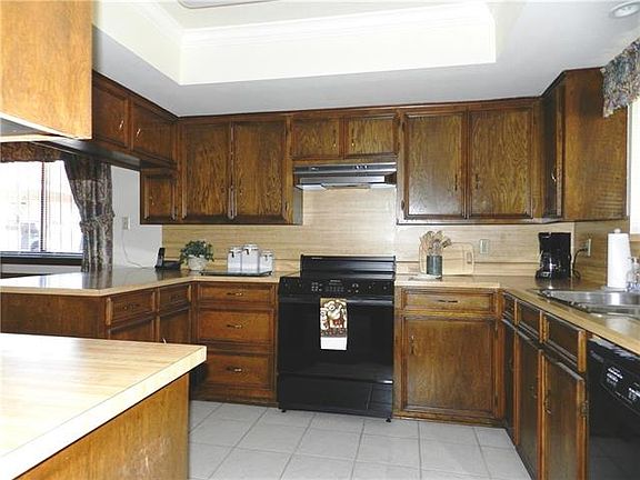 5th image of 1628 Daywood Ln