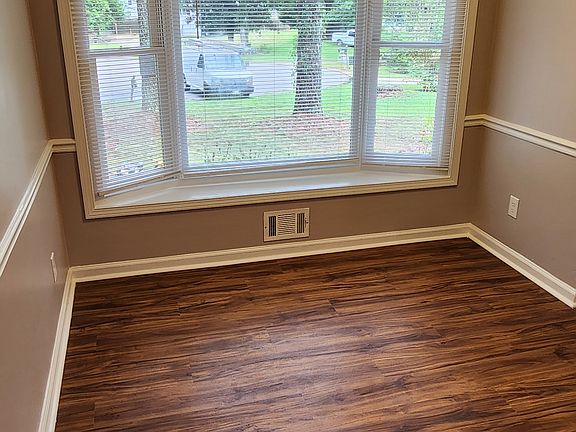 4th image of 4596 Churchill Ct