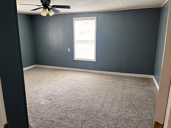 5th image of 208 E Pecan Ln