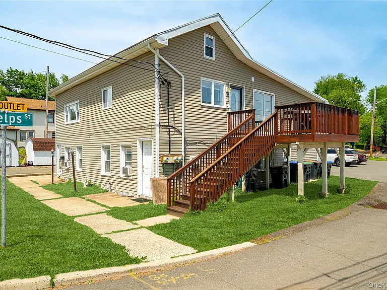58 Samsondale Ave #A — Photo 1