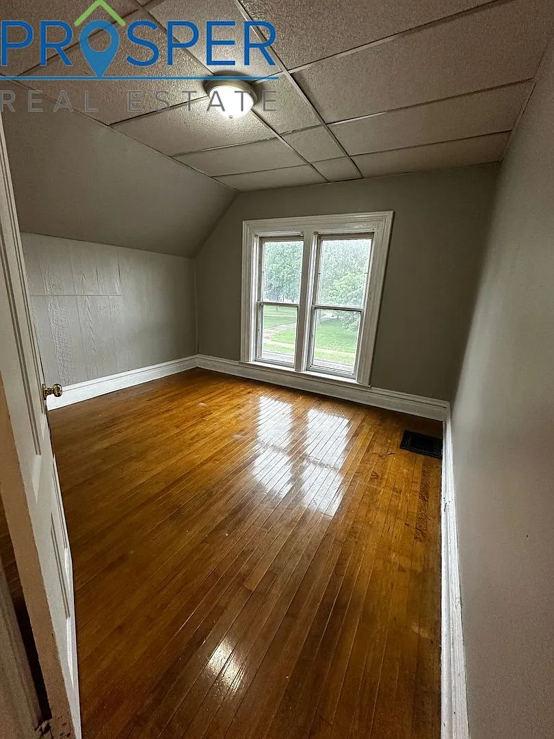Charming 4 Bedroom House on Earl Street - Available June 2027 — Photo 3